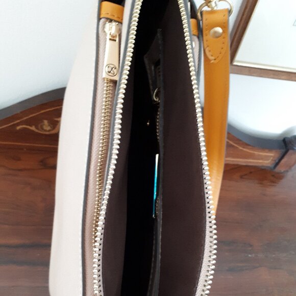 Divina Firenze Genuine Leather Purse - Made in Italy - NWOT - Picture 4 of 4